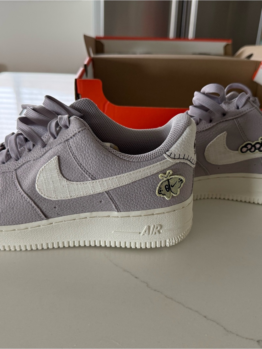 Rare Nike Air Force 1 Low Lavender Grey Butterfly Floral Size 6.5Y/Women’s 8 NWT - Picture 3 of 5